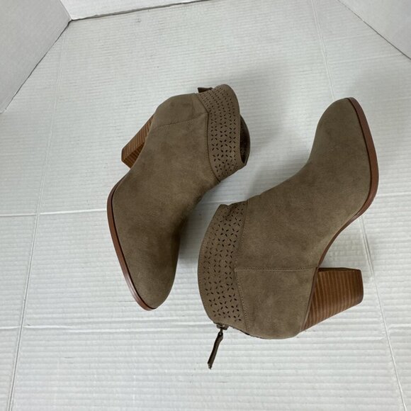 Violet & Red Jackson Women's 10 Lazer Cut Topline Bootie Taupe NWOB 9320 - Picture 11 of 15